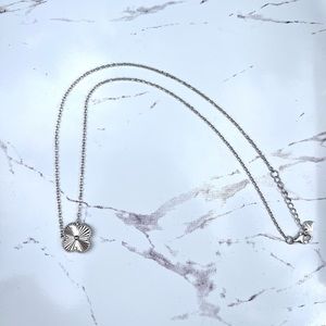 Clover necklace in silver